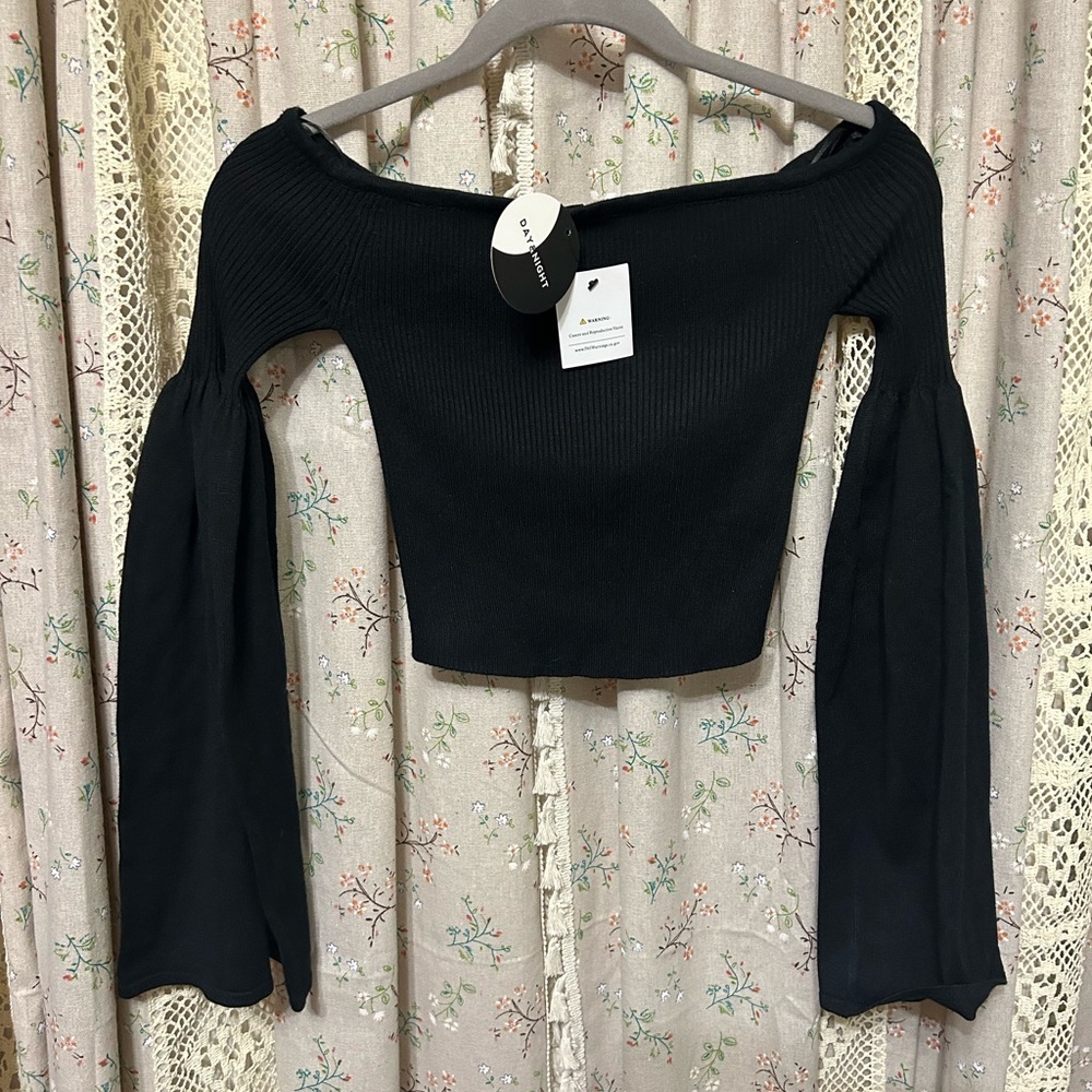 Day & Night Black Ribbed Trumpet Sleeve Off Shoulder Crop Top Medium NWT